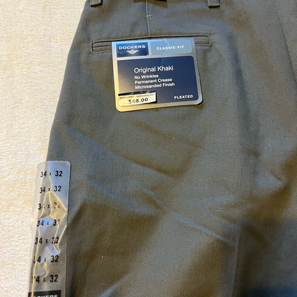 Mens Dockers Classic Fit Pleated Pants in khaki or Olive color  Size W34x32L - Picture 5 of 8